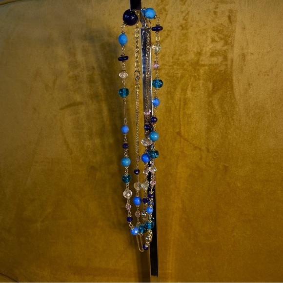 BNWT glass beads and gold tone elongated necklaces. So pretty. - Picture 15 of 16